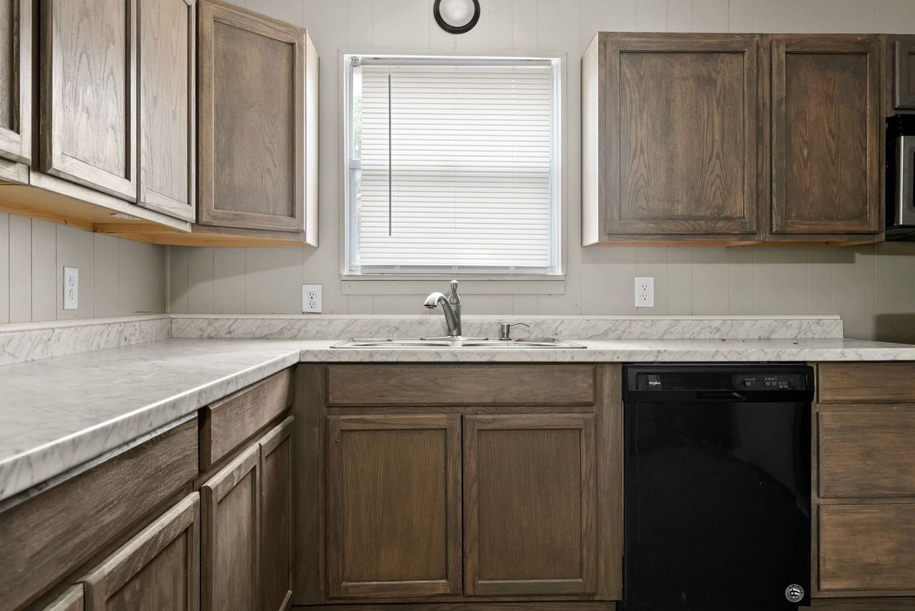 110 North Dr - Photo 7 of 19