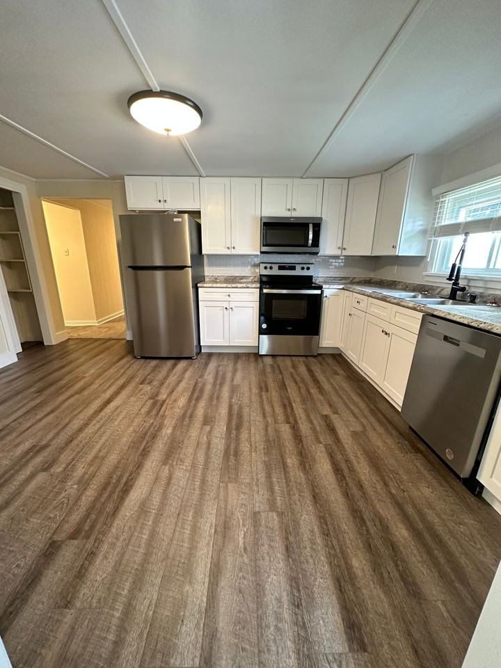 1413 E Caracas Ave - Photo 3 of 14