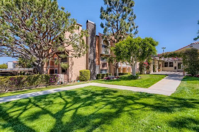 21661 Brookhurst St - Photo 3 of 23