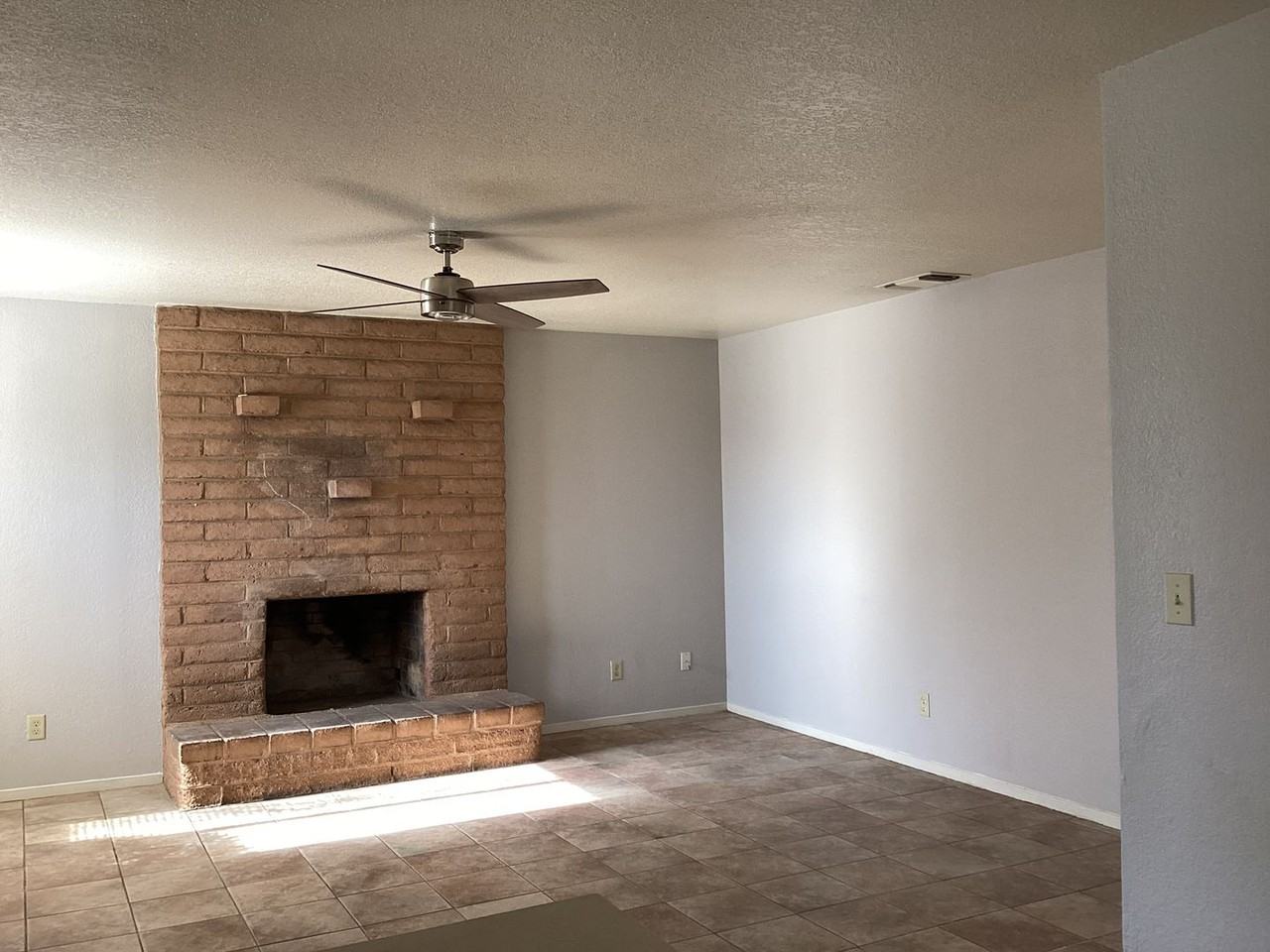 3325 E Pine Ave - Photo 4 of 17