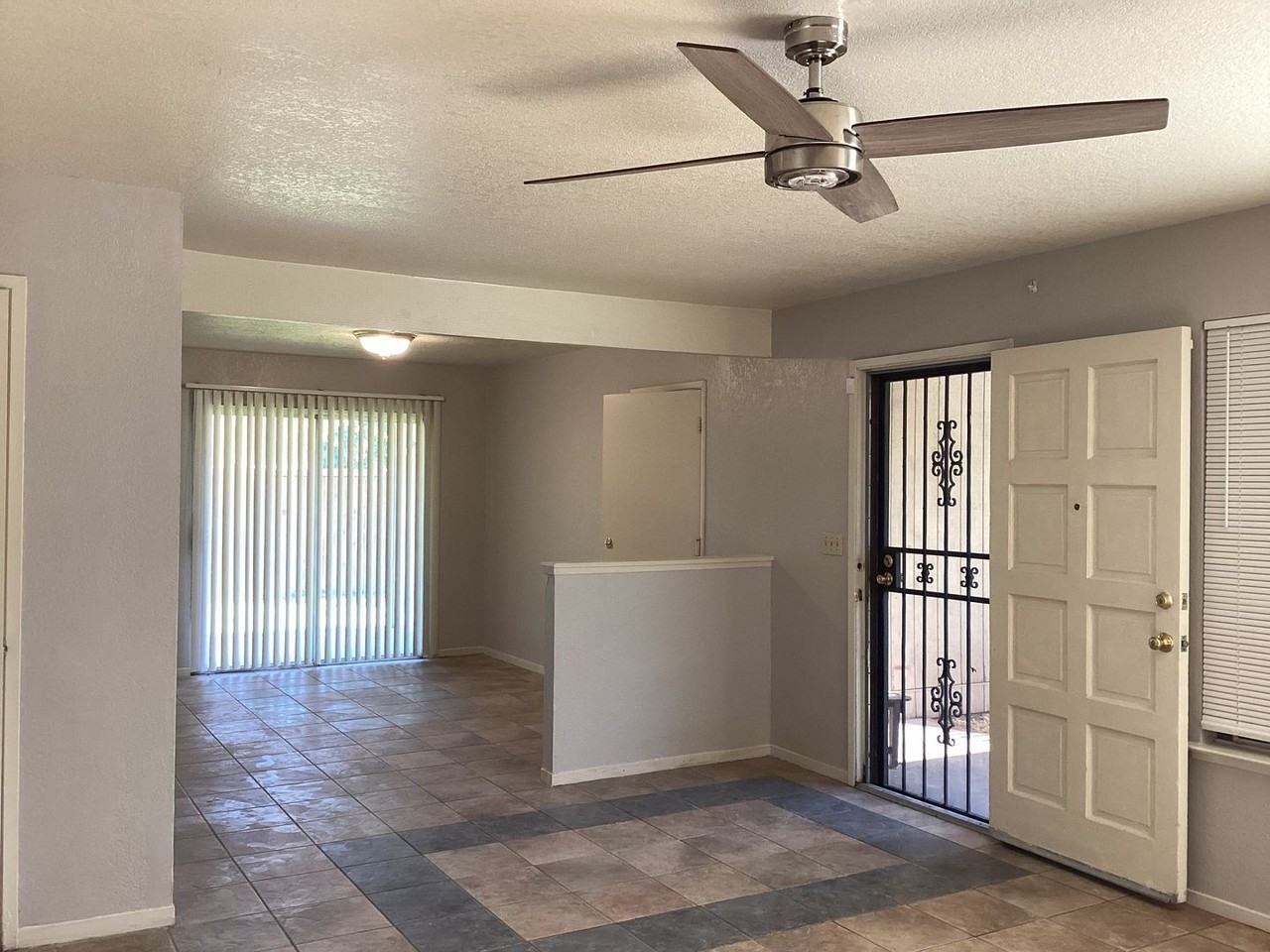 3325 E Pine Ave - Photo 5 of 17