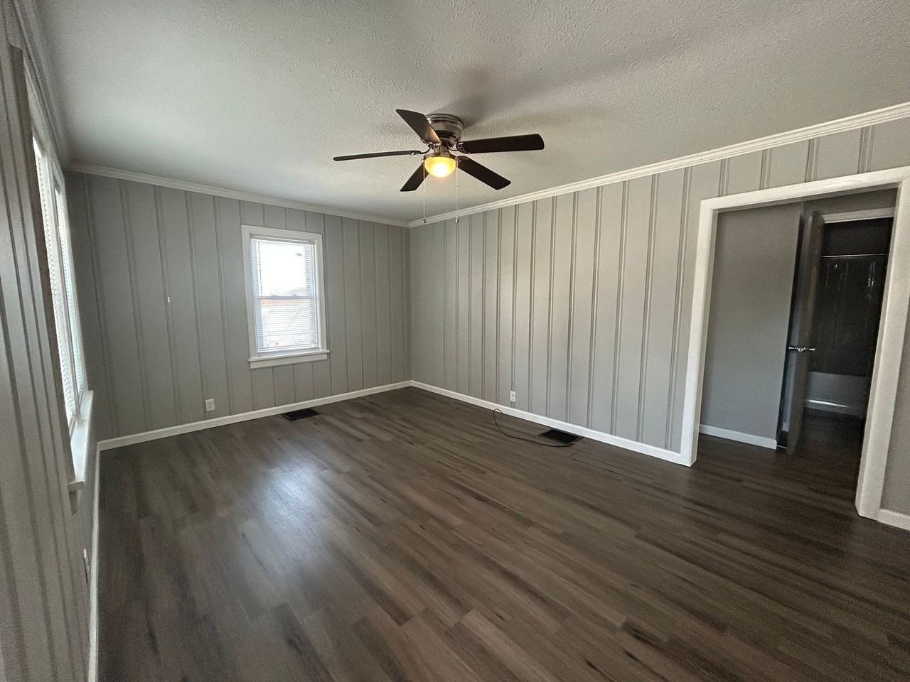1102 S Jersey Ave - Photo 2 of 9