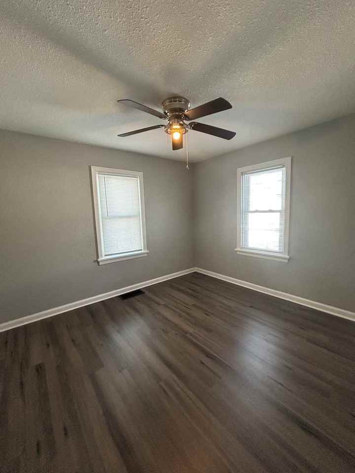 1102 S Jersey Ave - Photo 3 of 9