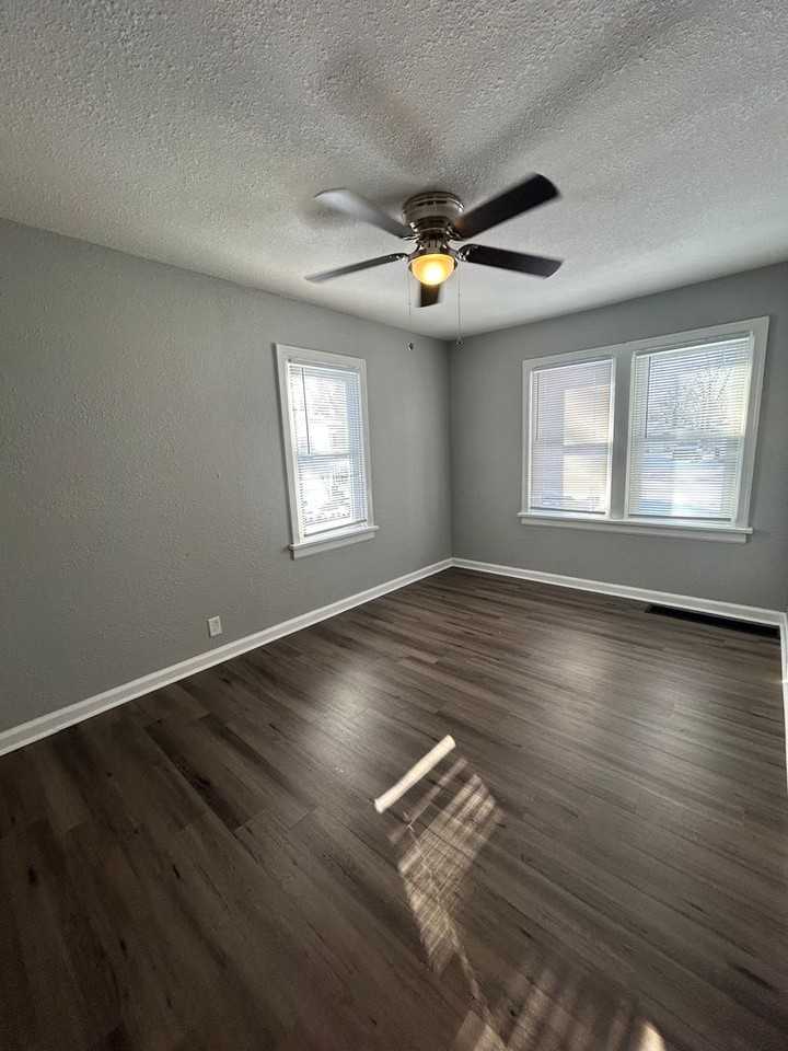 1102 S Jersey Ave - Photo 7 of 9