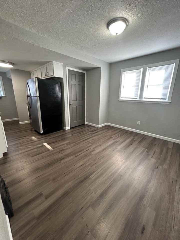 1102 S Jersey Ave - Photo 4 of 9