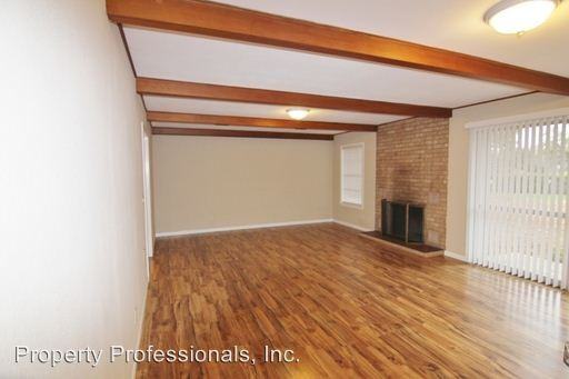 304 Acorn Dr - Photo 3 of 12