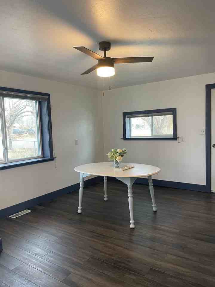 507 W 4th St - Photo 2 of 8