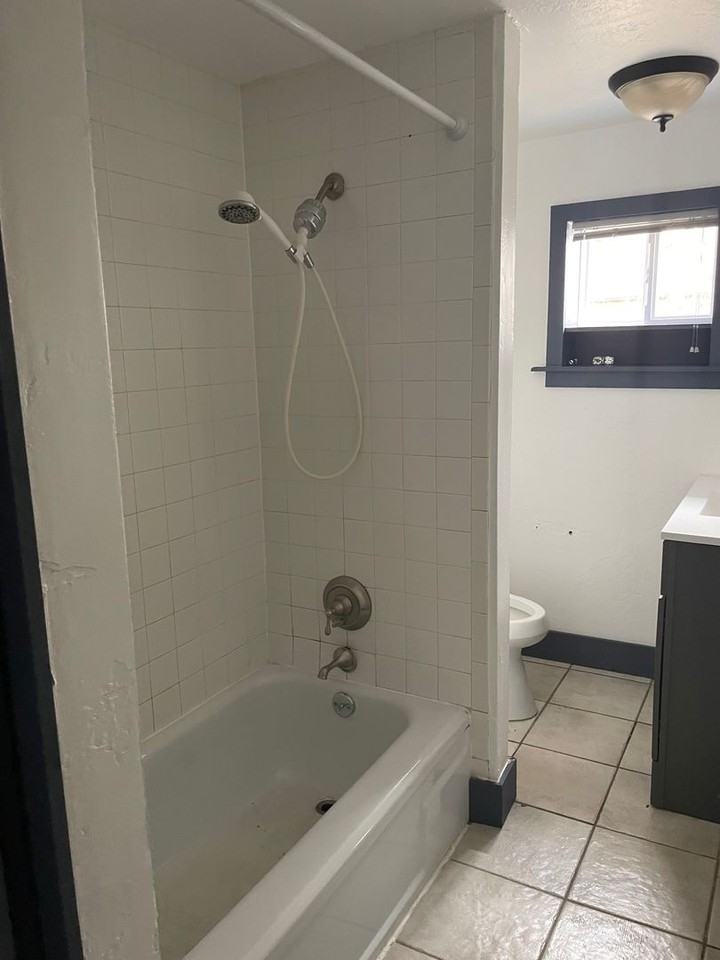 507 W 4th St - Photo 6 of 8