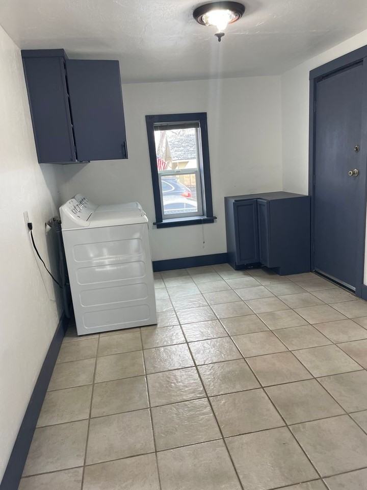 507 W 4th St - Photo 7 of 8