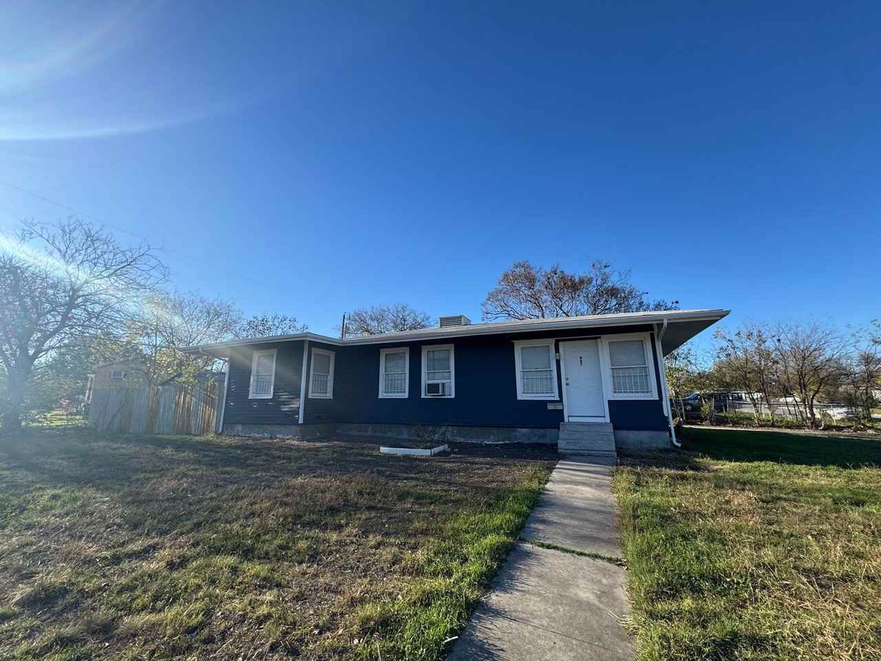 407 Westminster - Photo 3 of 22