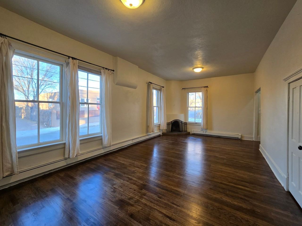 212 Chapelle St - Photo 2 of 14