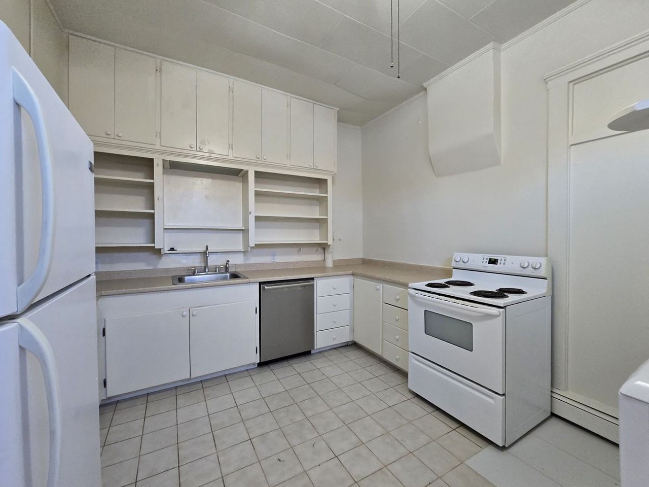 212 Chapelle St - Photo 3 of 14