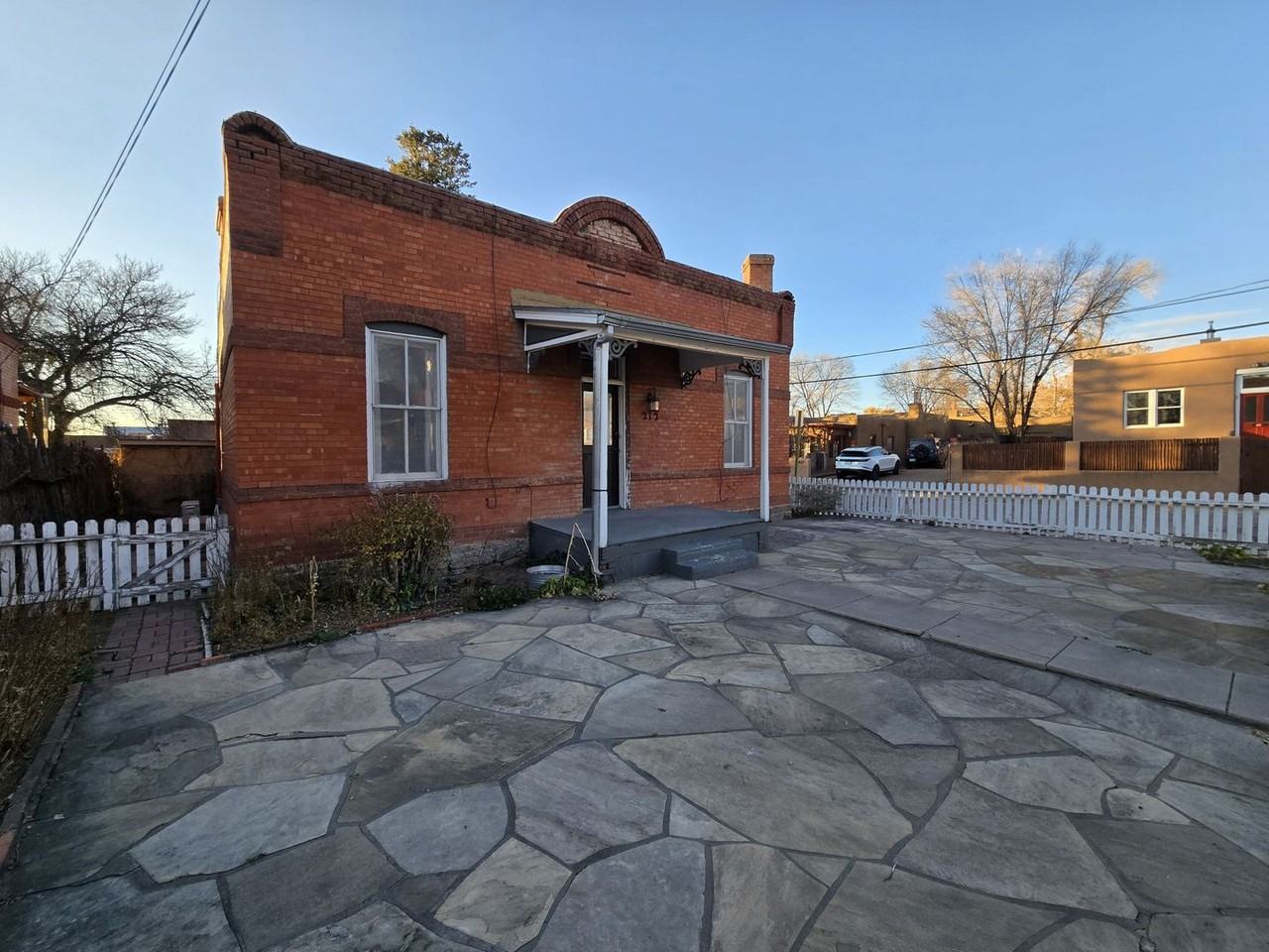 212 Chapelle St - Photo 4 of 14