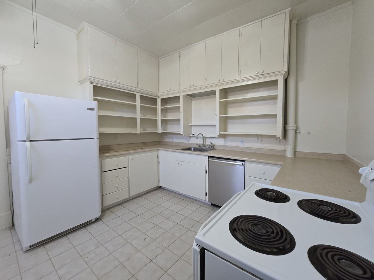 212 Chapelle St - Photo 5 of 14