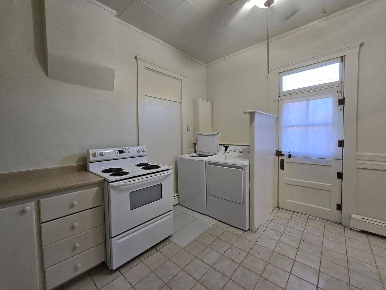 212 Chapelle St - Photo 6 of 14