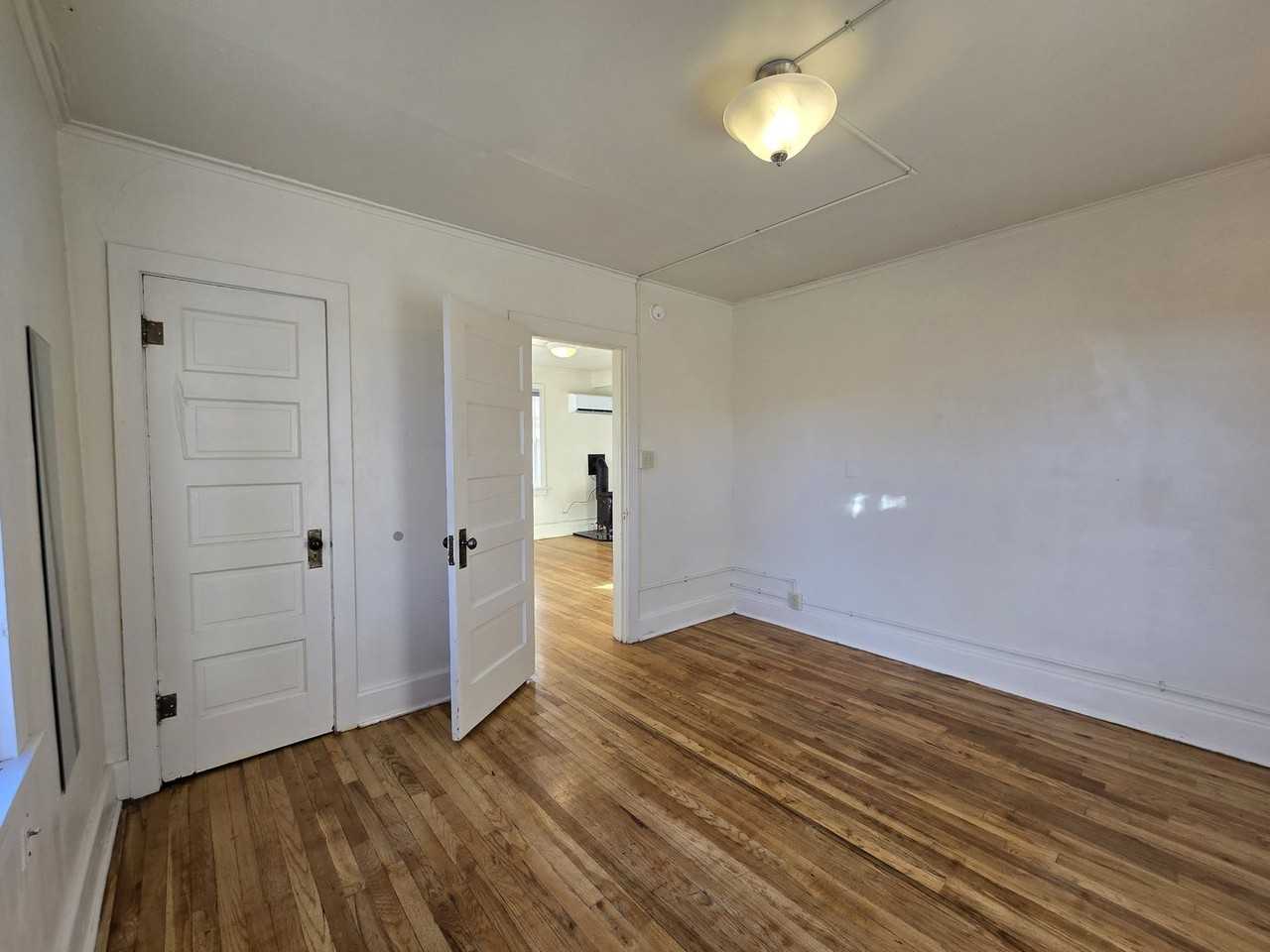 259 Staab St - Photo 2 of 14