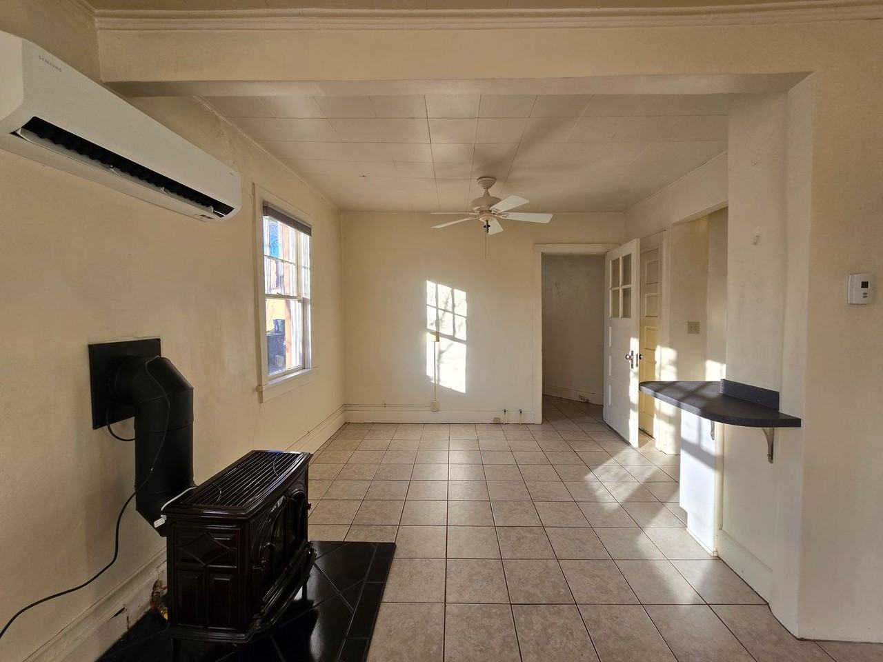 259 Staab St - Photo 3 of 14