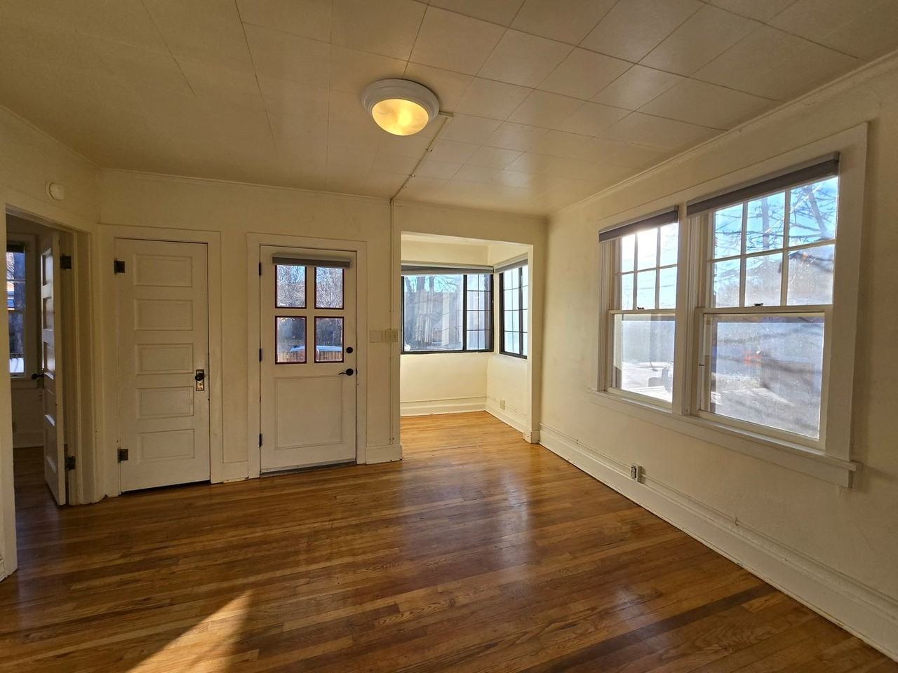 259 Staab St - Photo 4 of 14