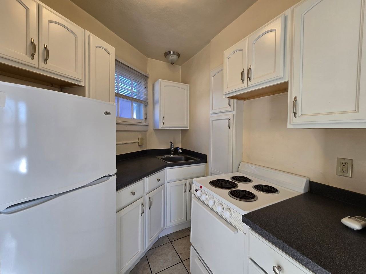259 Staab St - Photo 5 of 14