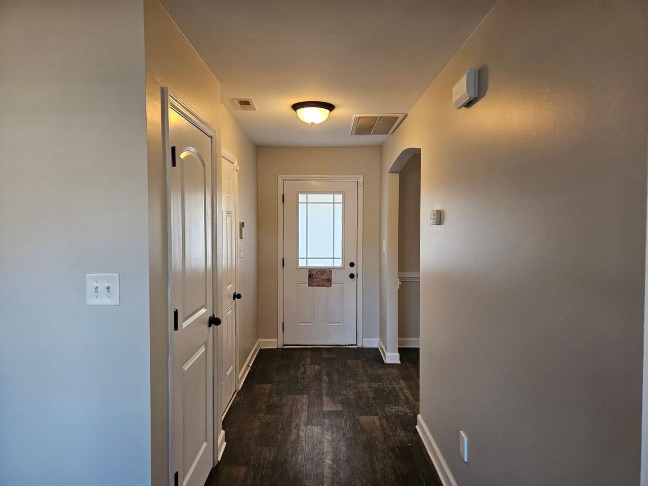 211 Breakwater Dr - Photo 3 of 20