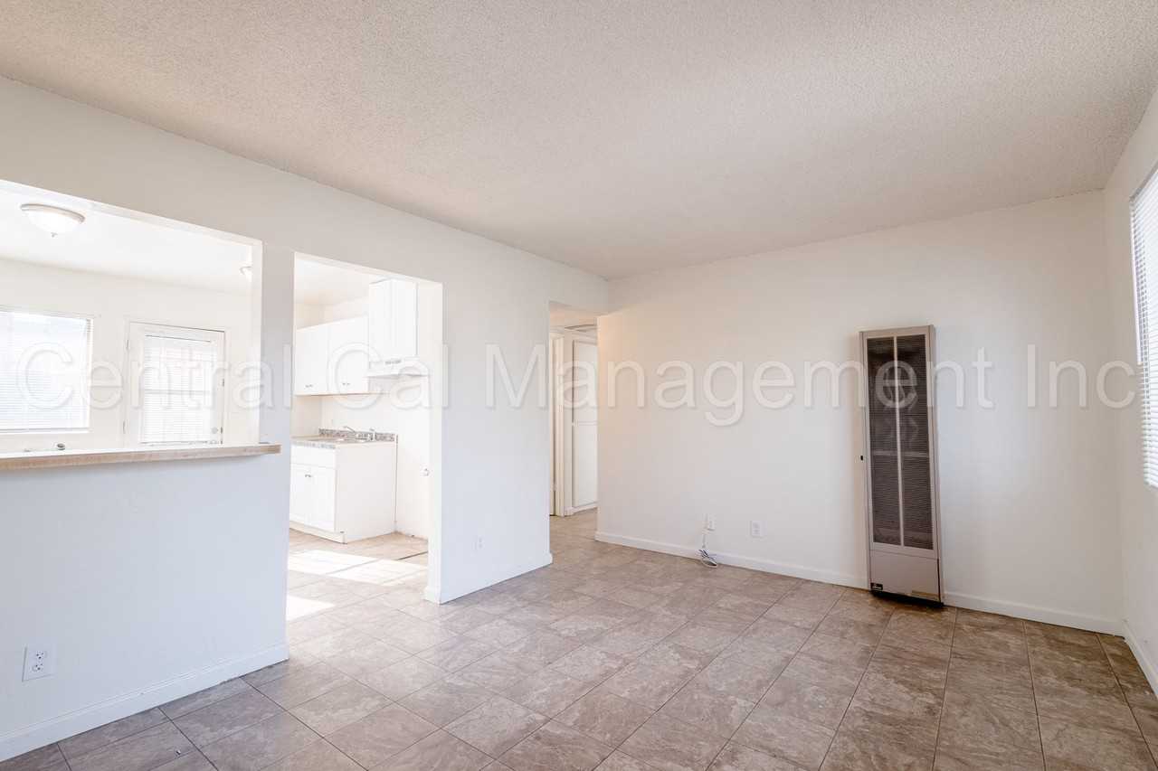 601 S Brown St - Photo 3 of 12