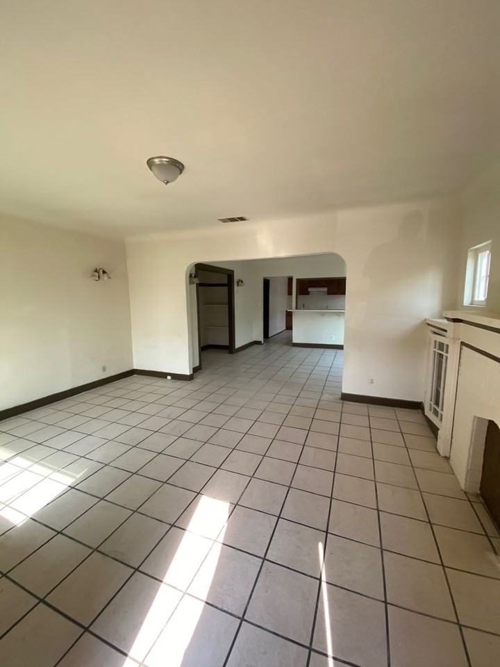 2537 Cincinnati St - Photo 3 of 6