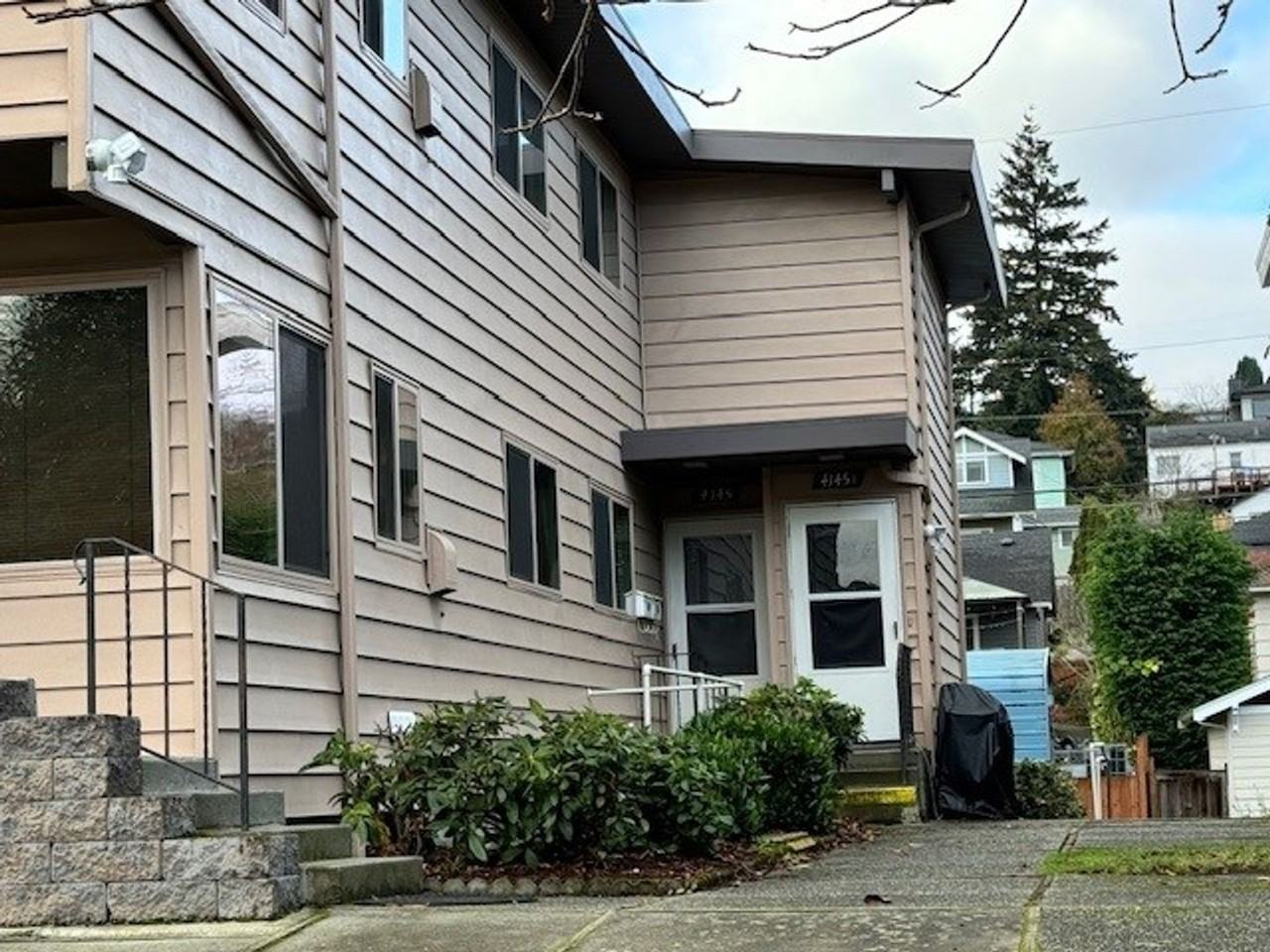 4145 36th Ave Sw - Photo 3 of 10