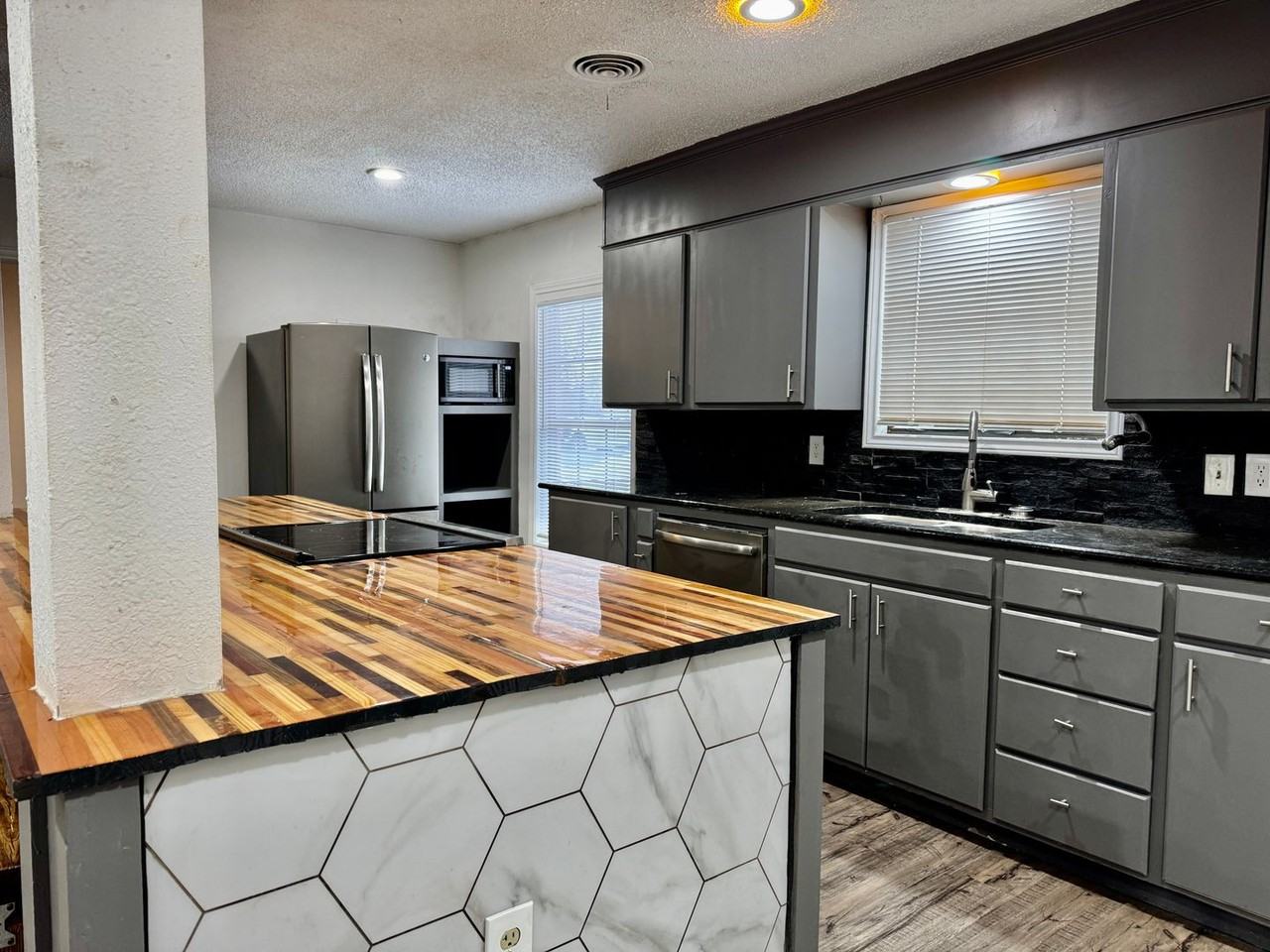 5421 13th St - Photo 4 of 35