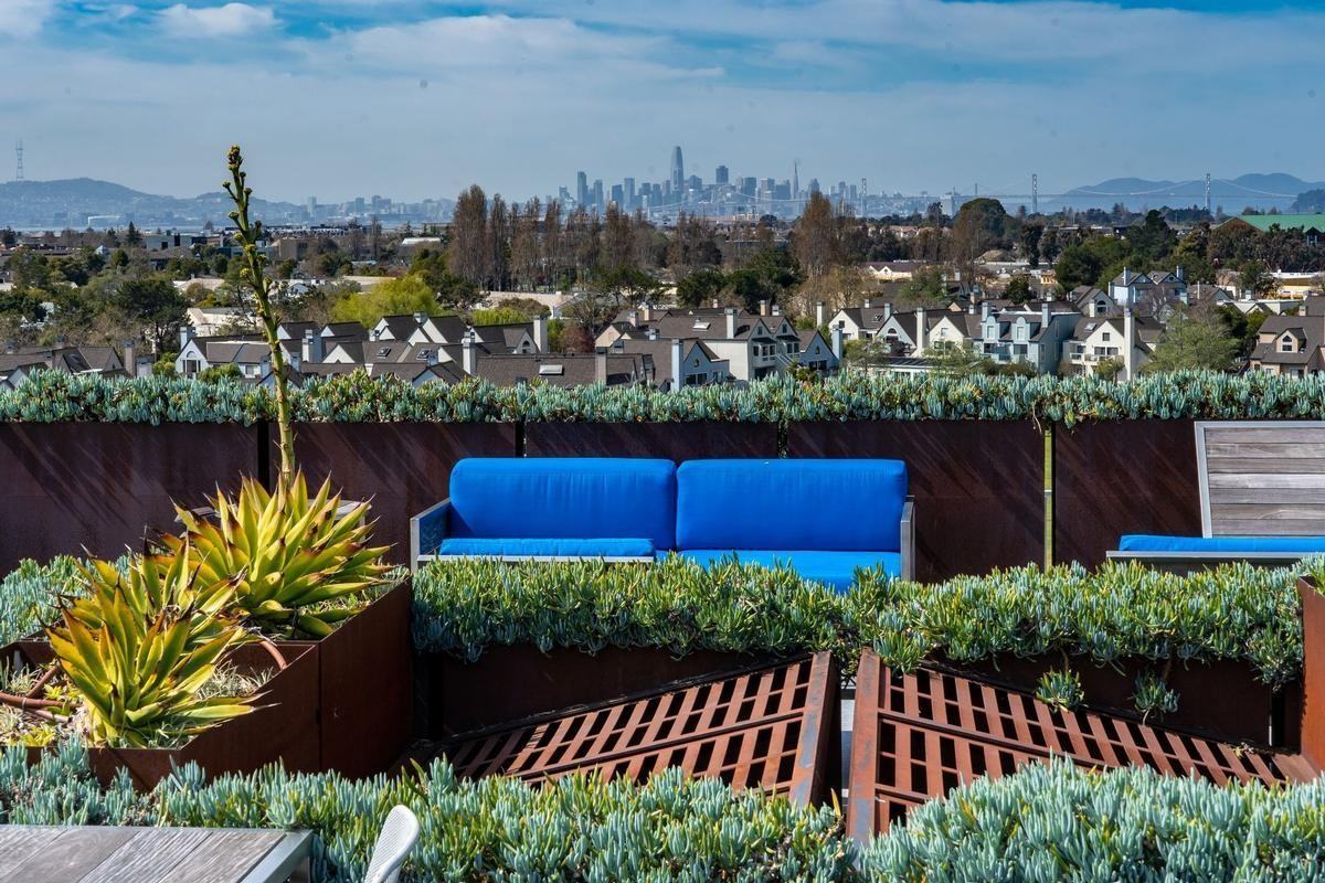 1100 Pacific Marina - Photo 2 of 10