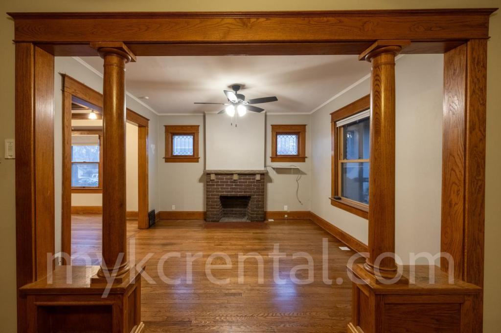 325 N 15th St - Photo 3 of 34