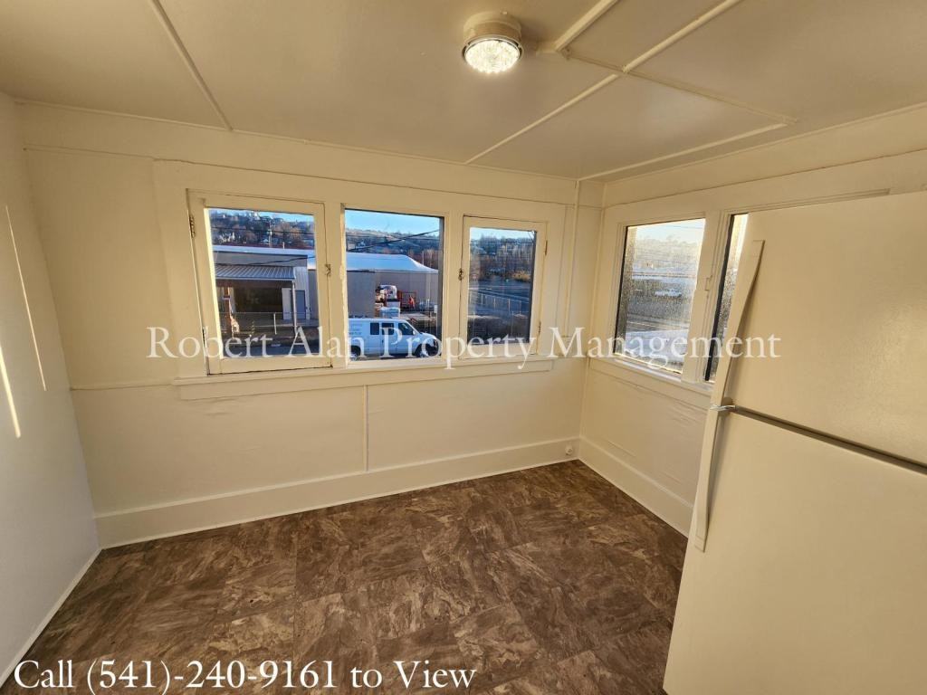 127 Sw Emigrant Ave - Photo 3 of 5