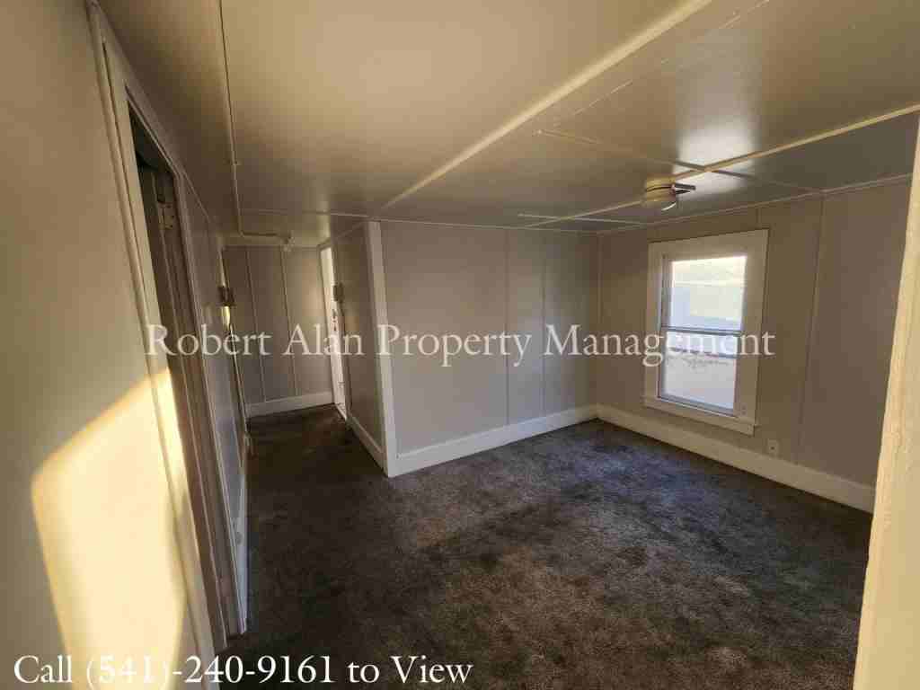 127 Sw Emigrant Ave - Photo 4 of 5