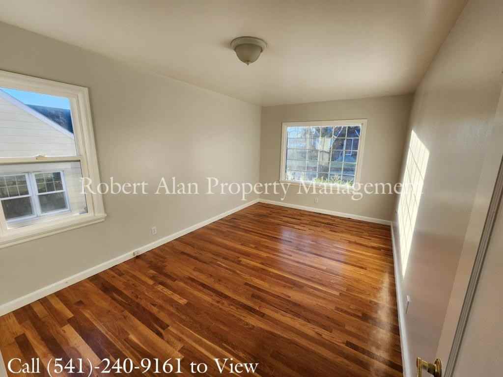 646 Nw 9th St - Photo 3 of 5