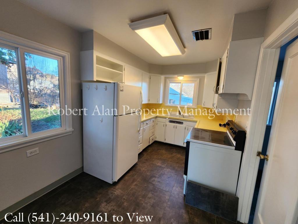 646 Nw 9th St - Photo 4 of 5