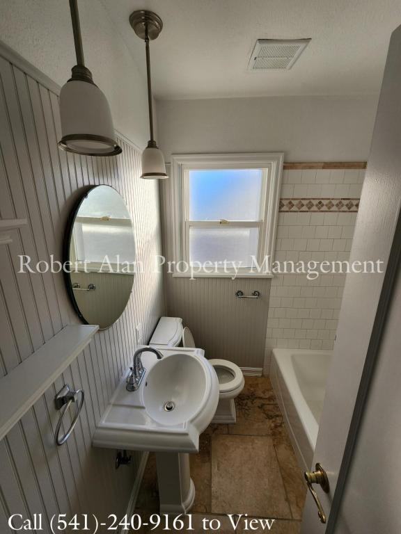 646 Nw 9th St - Photo 5 of 5