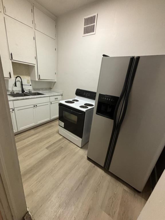 404 E Bond St #5 - Photo 3 of 5