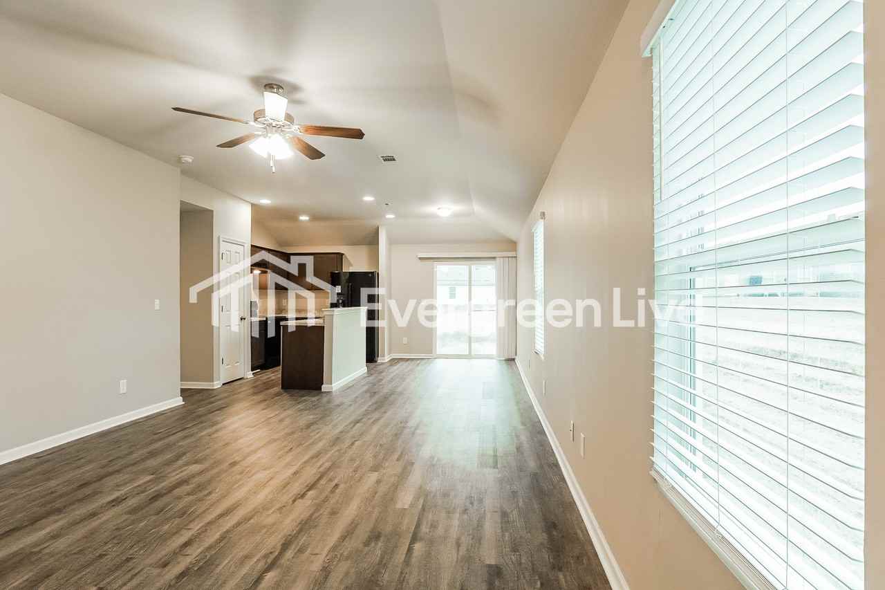 12415 Waterbury Dr - Photo 2 of 15