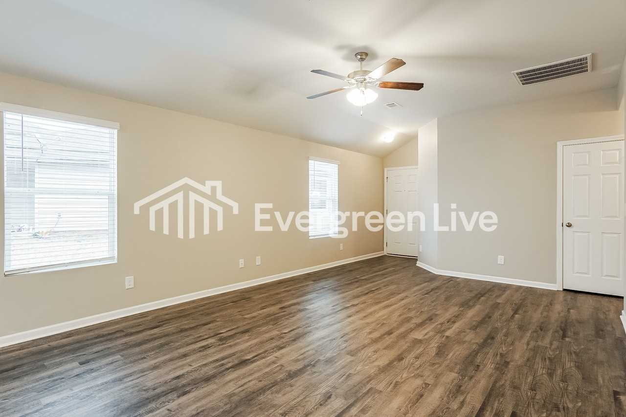12415 Waterbury Dr - Photo 3 of 15