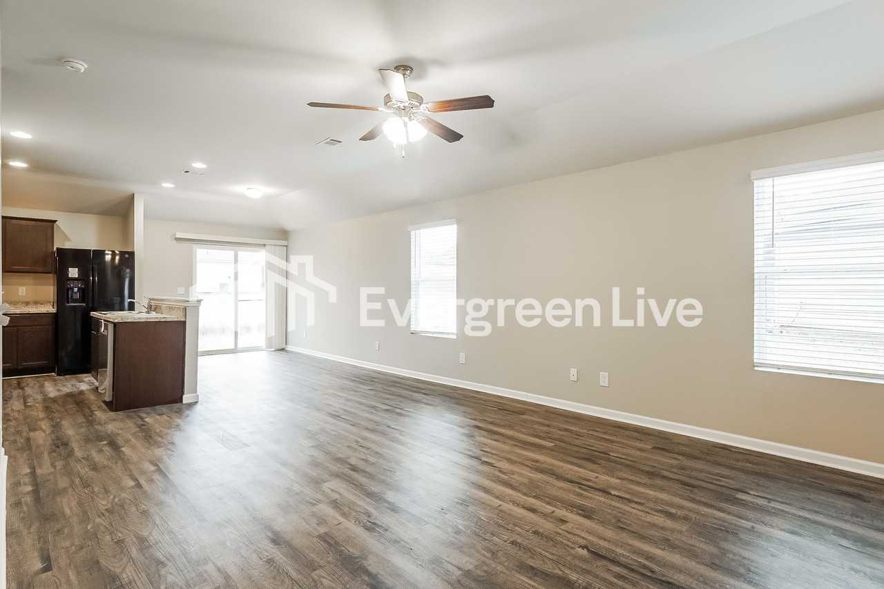 12415 Waterbury Dr - Photo 4 of 15