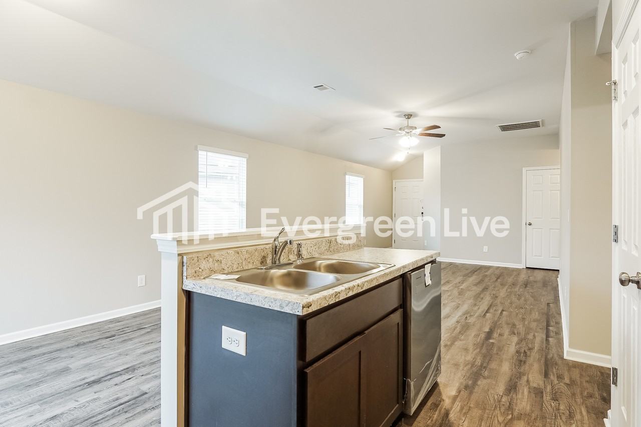 12415 Waterbury Dr - Photo 7 of 15