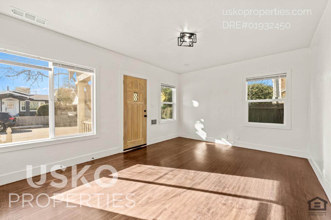 3839 Y St - Photo 5 of 24