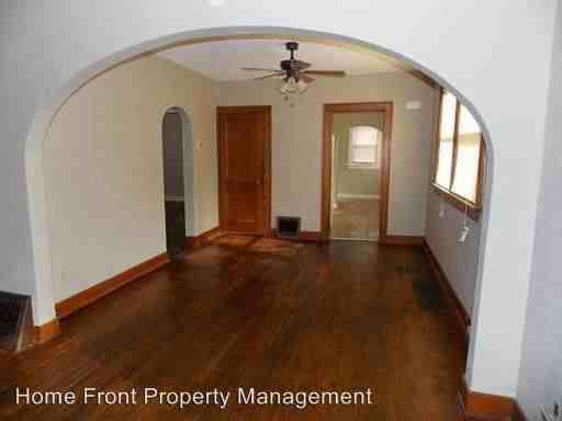 916 SW Warren Ave - Photo 2 of 5