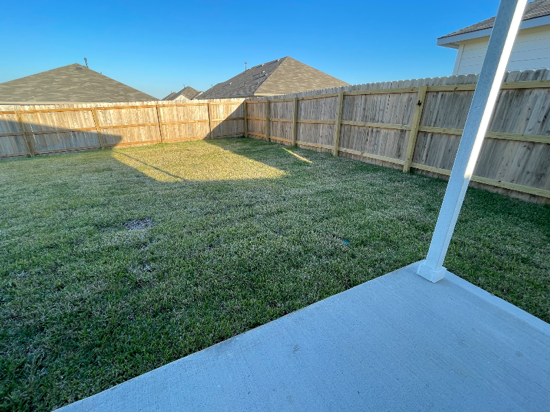 1702 Robinson Dr - Photo 3 of 16