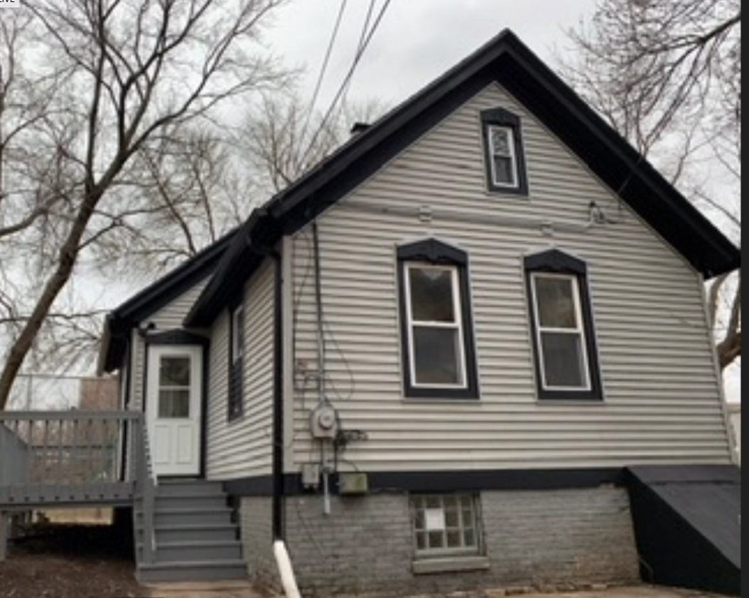 1219 East Kane Place, Unit Rear Cottage - Photo 2 of 11