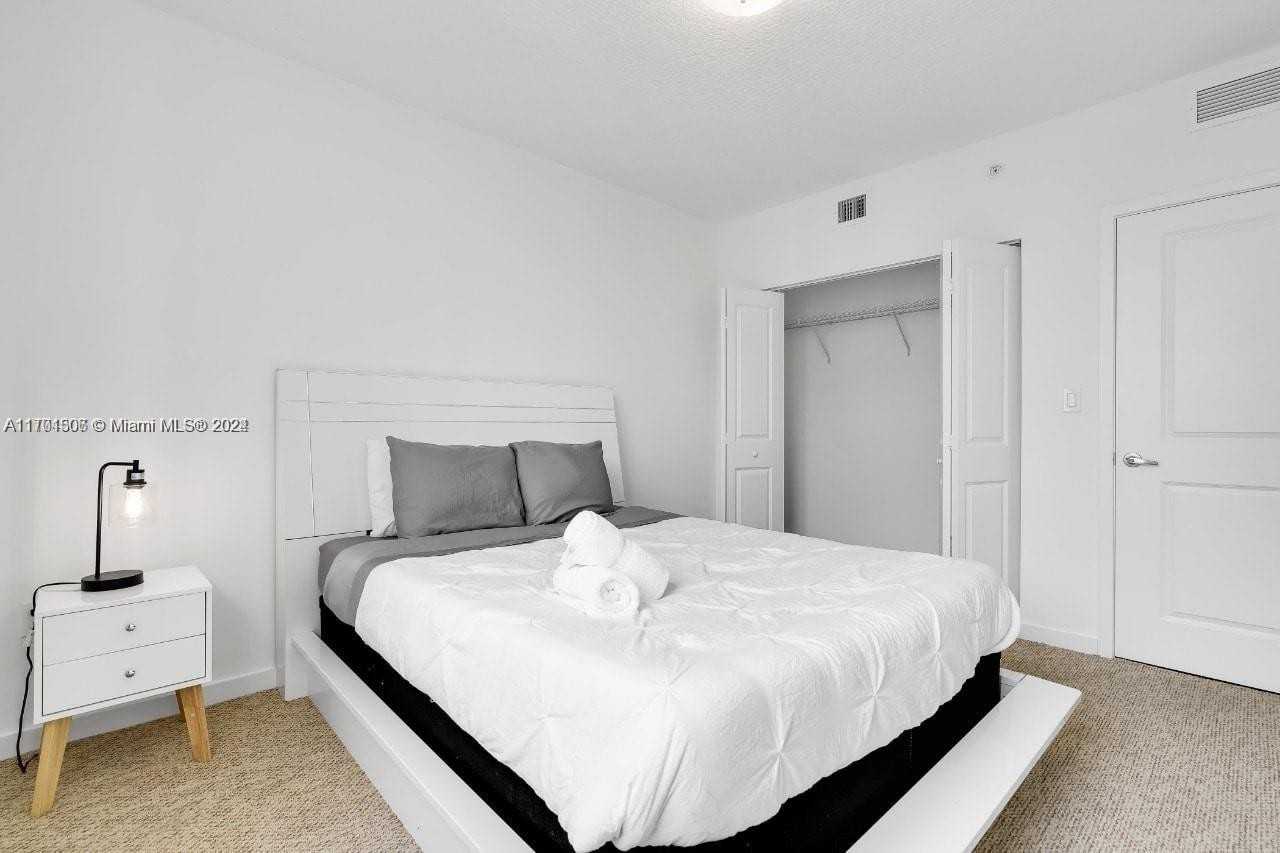 601 Northeast 23rd Street #905 - Photo 6 of 15