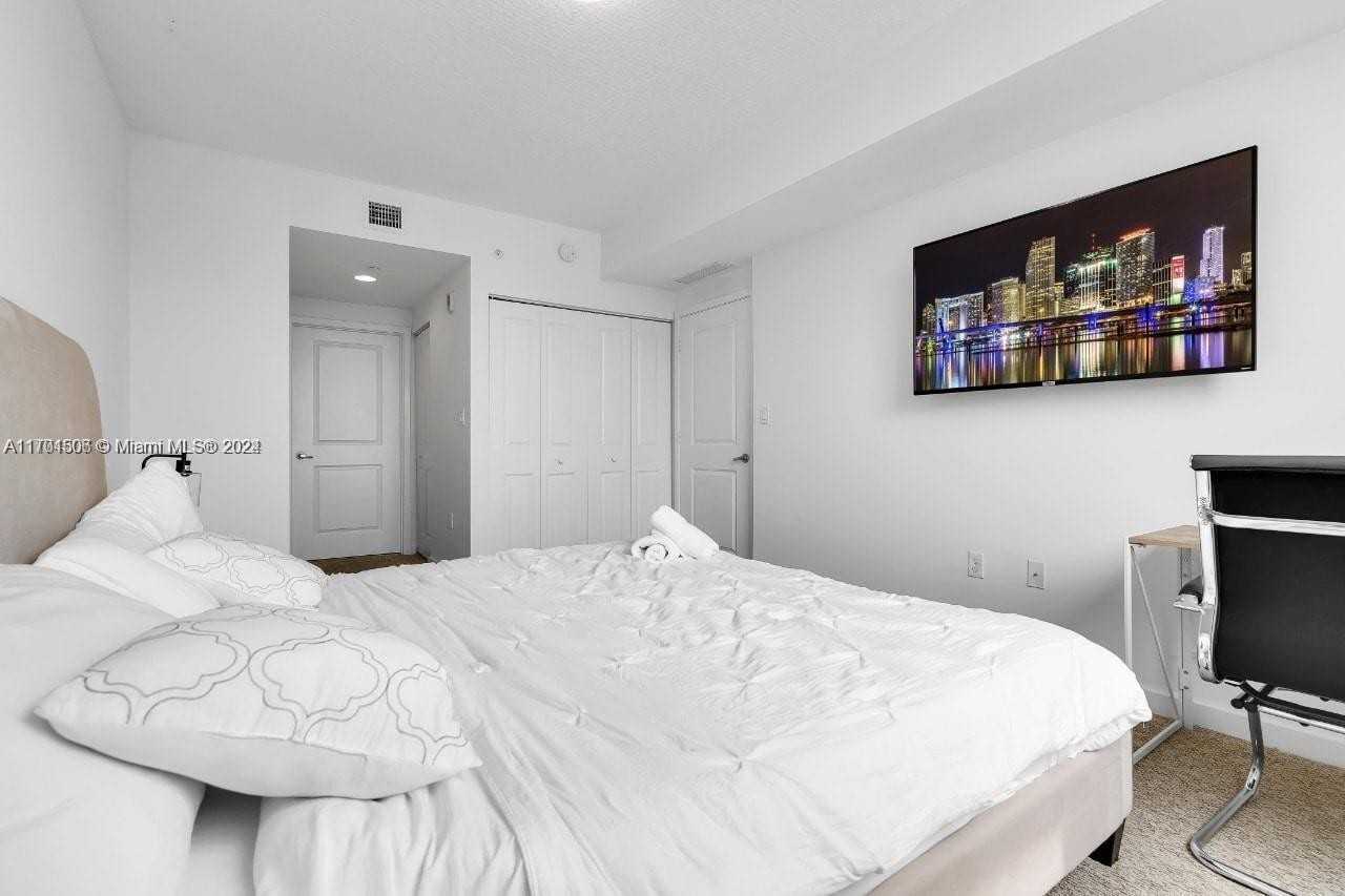 601 Northeast 23rd Street #905 - Photo 7 of 15