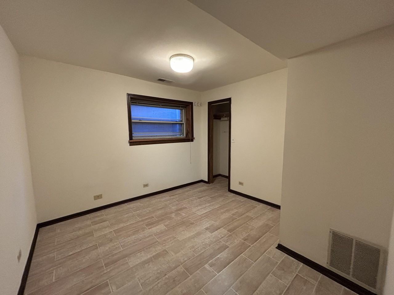 3146 N Southport Ave #G - Photo 3 of 9