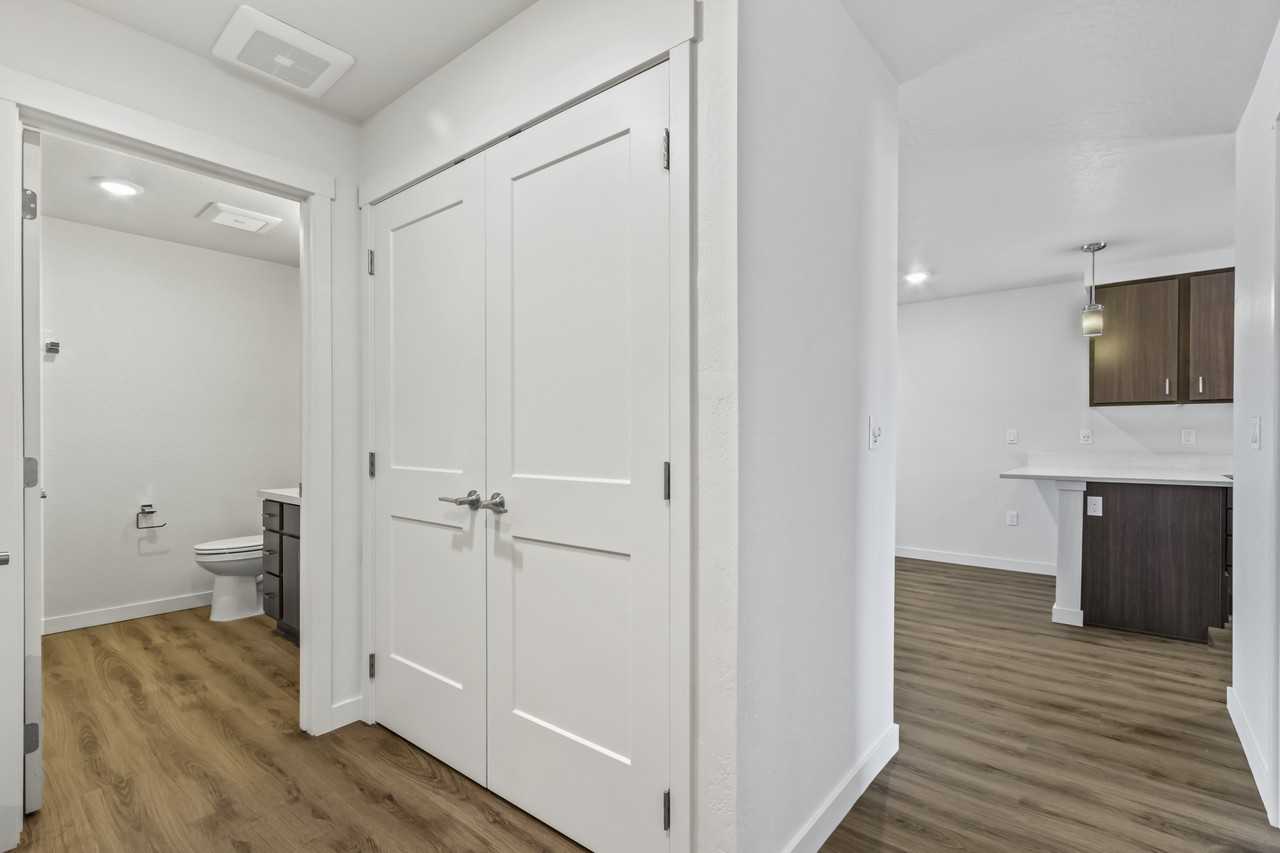 306 E Rr Ave #D202 - Photo 4 of 11
