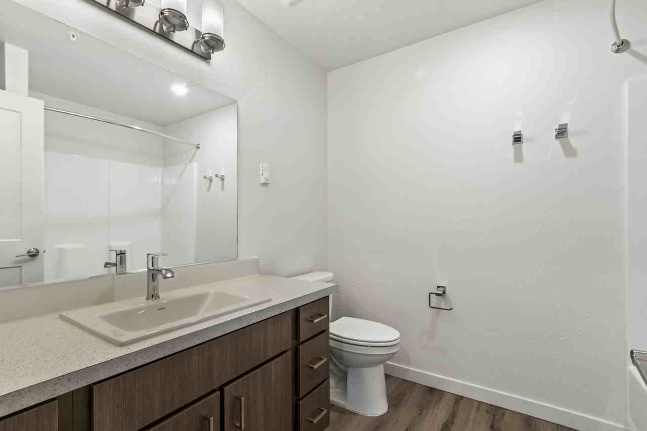 306 E Rr Ave #D202 - Photo 5 of 11