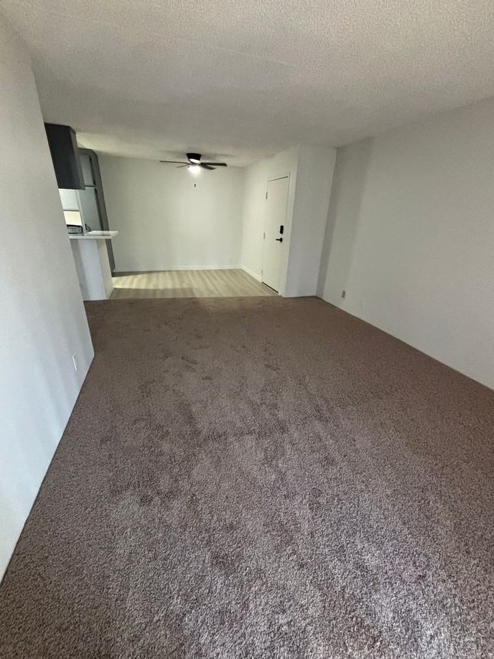 WOODCREST APARTMENTS - Photo 5 of 37